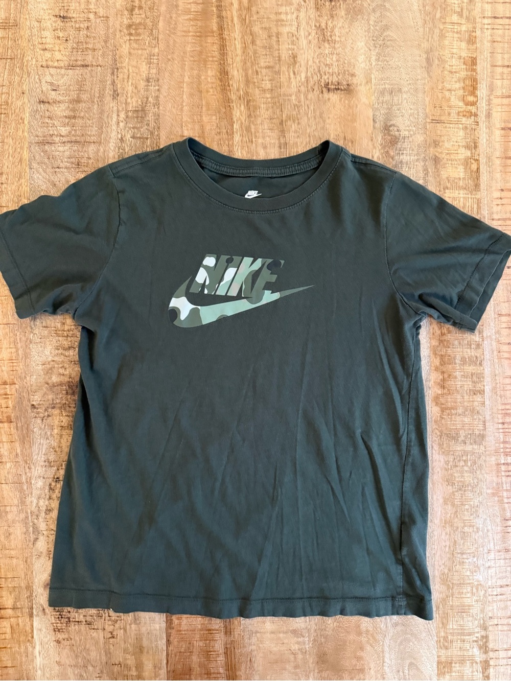 Nike Kids Youth XL Camo Swoosh Hunting Sport Green T-Shirt - Picture 2 of 9
